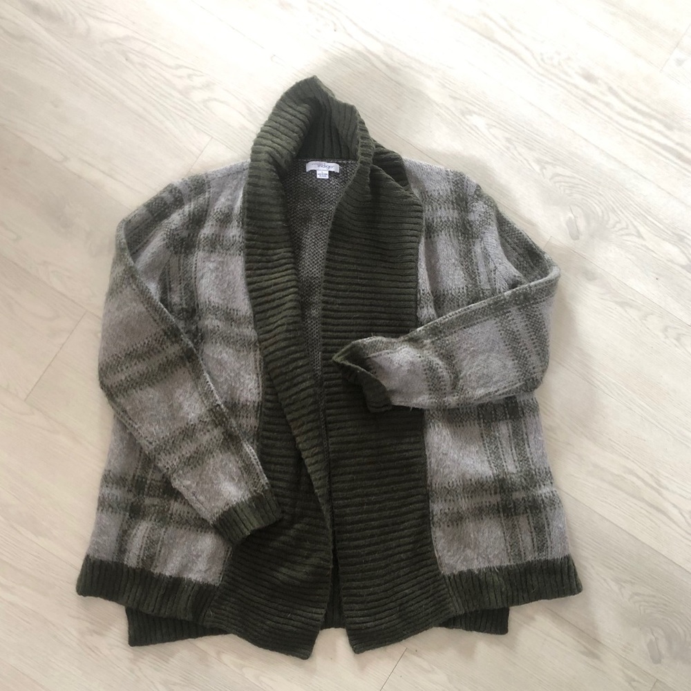 Super Soft Plaid Sweater Size Large